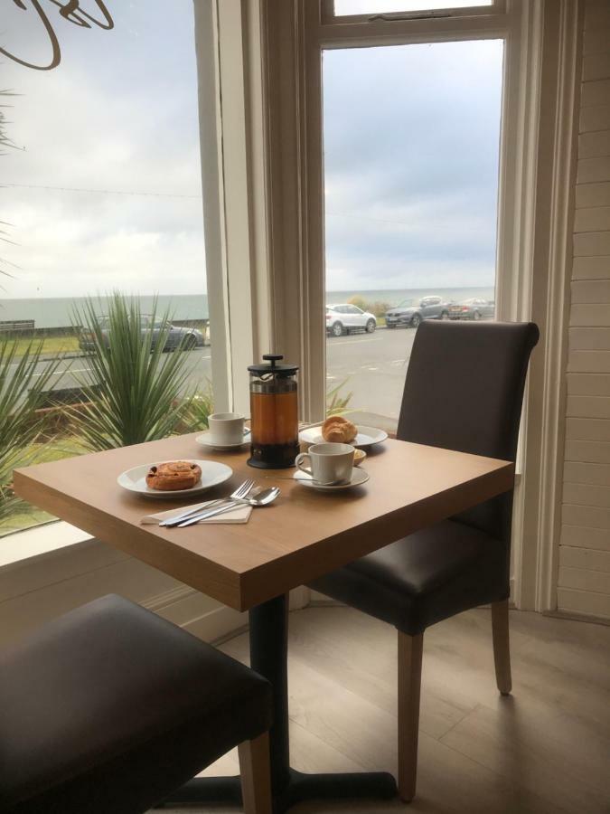 ホテル Carmel House ランディドノー エクステリア 写真