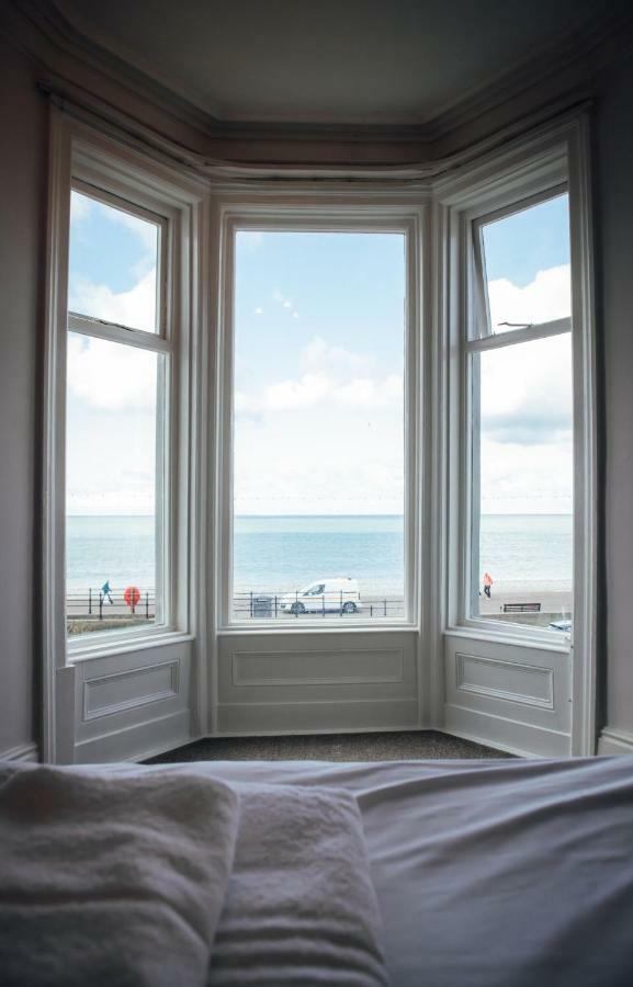 ホテル Carmel House ランディドノー エクステリア 写真